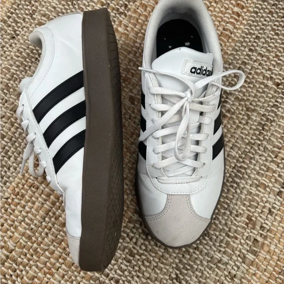 Adidas women’s Samba sneakers, 6.5 - Picture 3 of 7